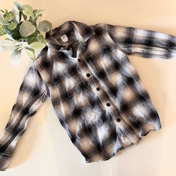 button-down shirt - Picture 1 of 3